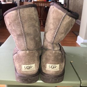 Brown short ugg boots
